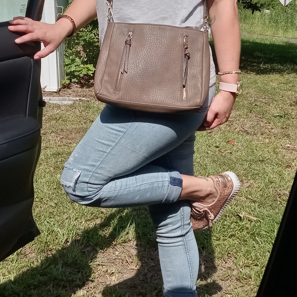 Purses - Picture 5 of 12